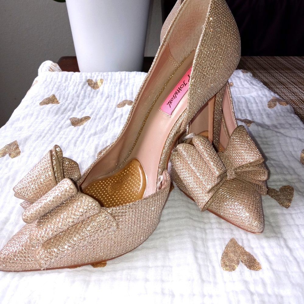 Betsey Johnson Front Bow Heel